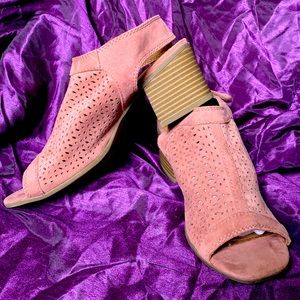 Heeled sandals. With Velcro strap.